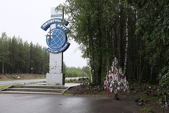 Polar circle monument