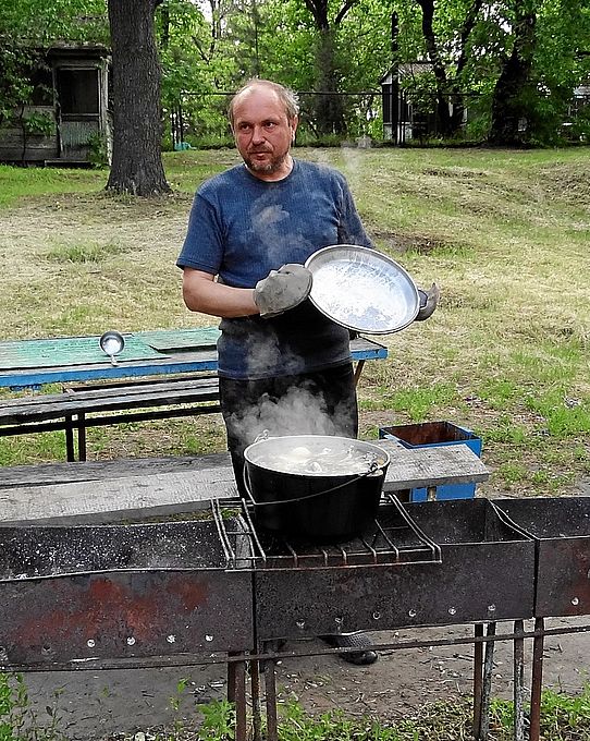 Cook with grill and pot
