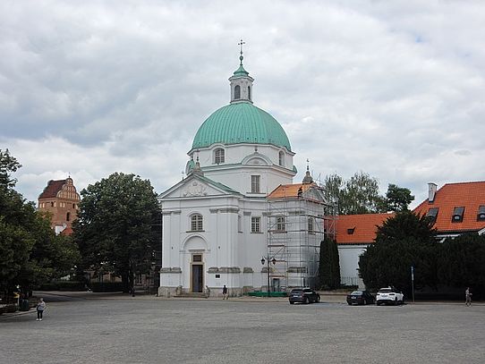 Warsaw small church with square