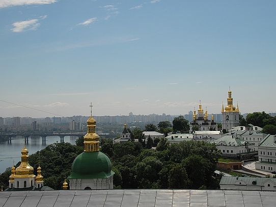 Kiew Kirchendächer über Dnepr