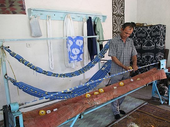 Workshop producing silk by hand