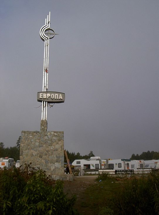 Monument with motorhomes
